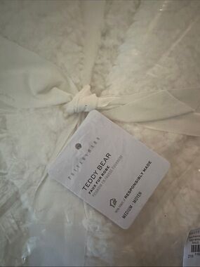 Pottery Barn Teddy Bear Faux Fur Robe in Cream/White